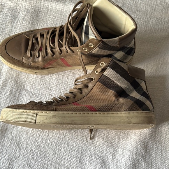 Brown High-Top Sneakers with Checkered Pattern - Picture 5 of 7